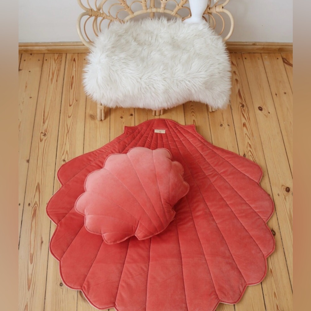 Handmade velvet pink coral shell pillow - Picture 3 of 10